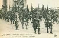  1914-1918 1919 07 14 Britanniques sous l'Arc de Triomphe British under the Triumphal arch.jpg 